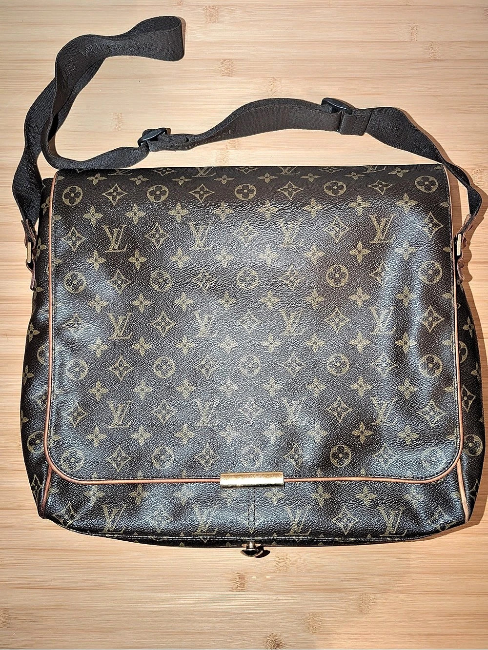 ☘️ Louis Vuitton Monogram Abbesses Messenger Bag